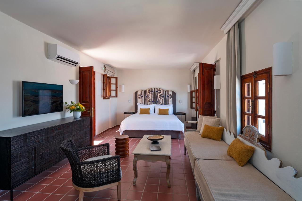 Maris Lindos Suites & Apartments Bagian luar foto